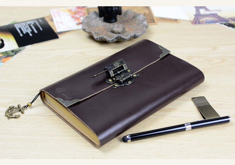 A Retro Leather Notebook for Thoughtful Daily Writing